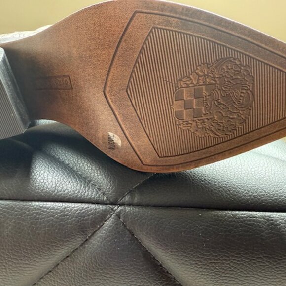 New, Never Worn, Vince Camuto Bibestie Leather Bootie, Natural Multi Size 7M - Picture 4 of 7